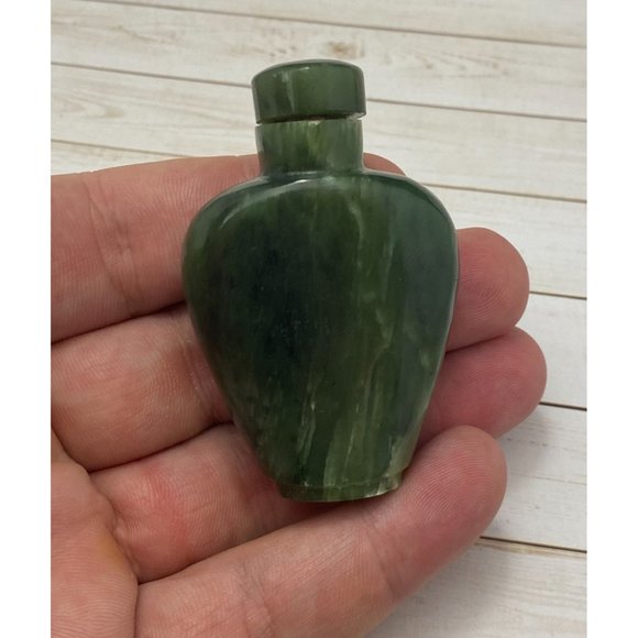 19th Century Chinese Spinach Green Jade Snuff Bottle Tapered Spade Form - Picture 6 of 10
